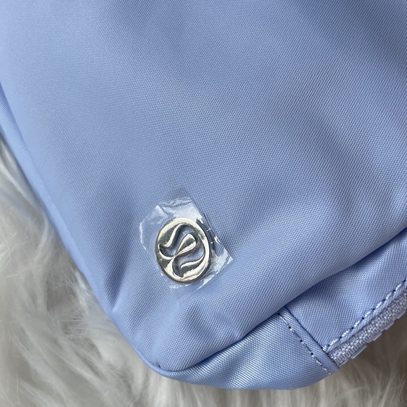 Lululemon Everywhere belt bag pastel blue NWT - Picture 7 of 9